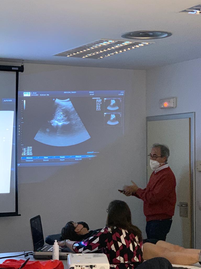 Desde ayer en CS Ciudad Real 3, con <a href="/aruizserra/">Antonio Ruiz Serrano</a> <a href="/gracygranella/">Gracy Zambrano</a> y #MartaSánchez
III Curso de Iniciacion a la #EcografíaClínica para #MFyC de <a href="/SCAMFYC/">🆂🅲🅰🅼🅵🆈🅲</a> 
#formaciónSCAMFYC 
#POCUS