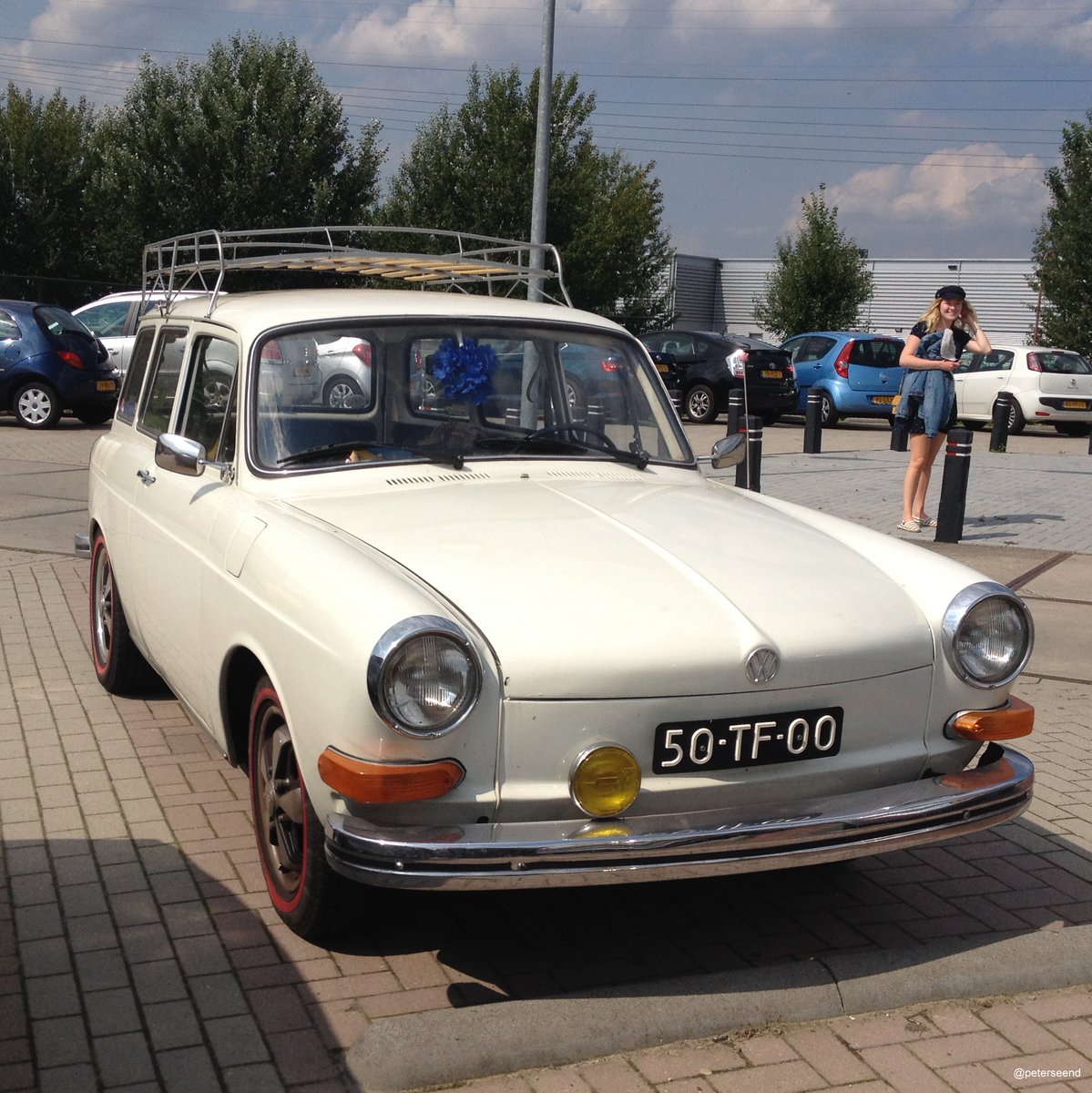 peterseend's tweet photo. Origineel Nederlandse aircooled variant uit 1973. Foto’s gemaakt in 2017 bij @downundernieuwegein #aircooled #aircooledvariant #vwvariant #mooiopdeweg https://t.co/NbuptwQ85C