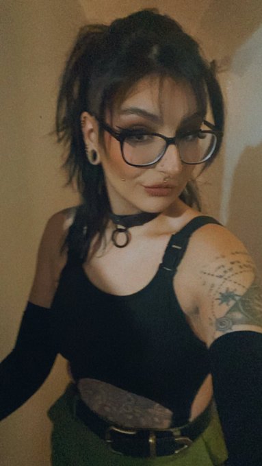 Hello Twittersphere, I am back. I&rsquo;ve been moving house &amp; other such things. https://t.co/Gvlo8j9r3w