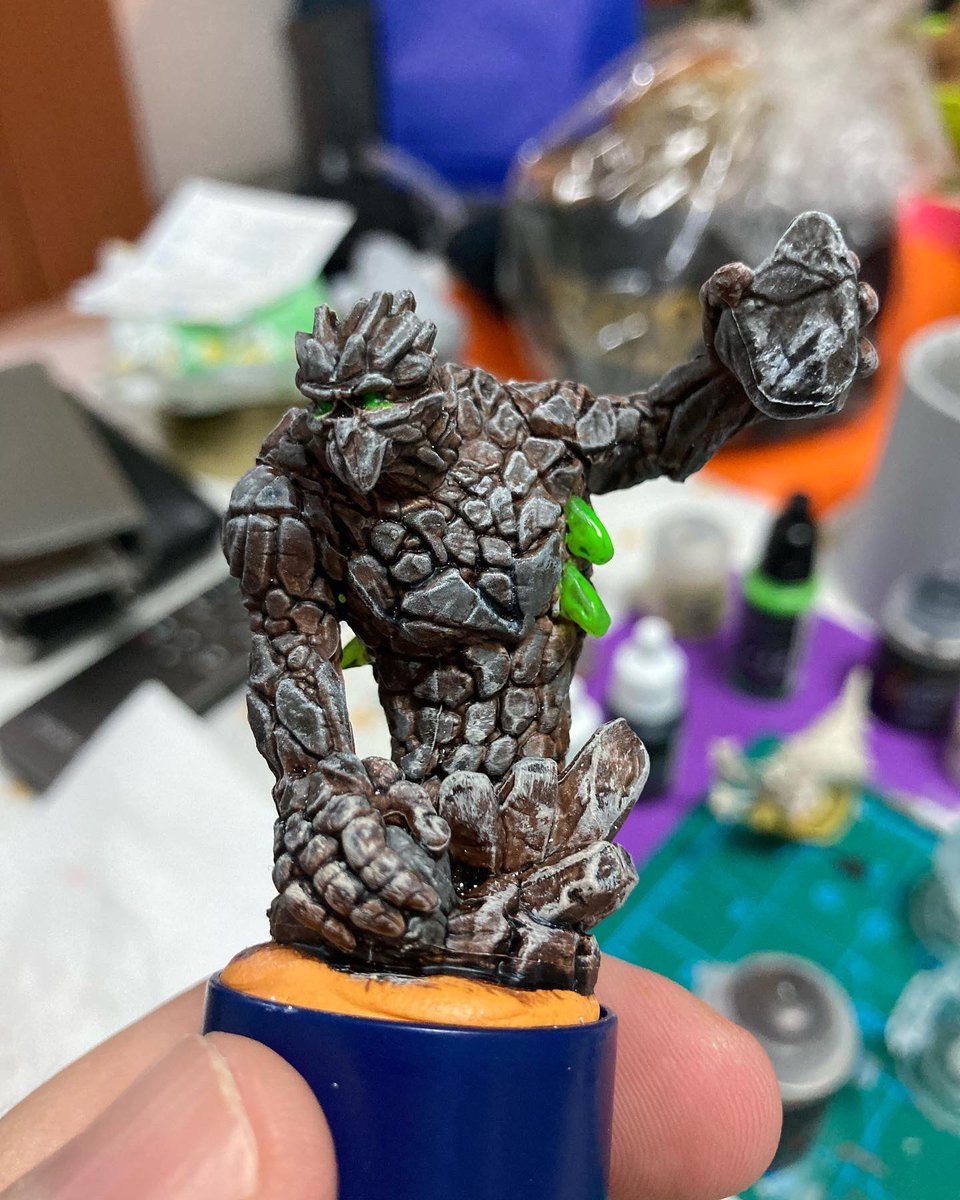 Mattia_norando's tweet photo. Earth elemental with @greenstuffworld fluo green for the crystals #dnd #dndminiatures #deepcutsminiatures https://t.co/4uc2Oo0n28