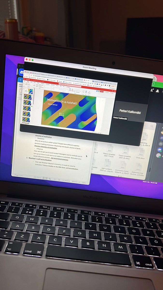 Having a team meeting to see where we are at on our presentation 🧑🏻‍💻 <a href="/MetropoliaBiz/">Metropolia Business School</a>