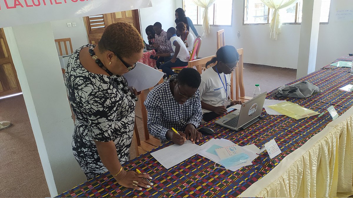 Flame_Mish's tweet photo. IPHU Cameroon ending with some participants engaging to be members of PHM Cameroon, to push forward in "the Struggle for Health", so as to ensure realisation of the vision"Health for All" 
#IPHUCAMEROON
#PHMGLOBAL
#THESTRUGGLEFORHEALTH
#HEALTHFORALL
@PHMGLOBAL https://t.co/oDwAn6Y896