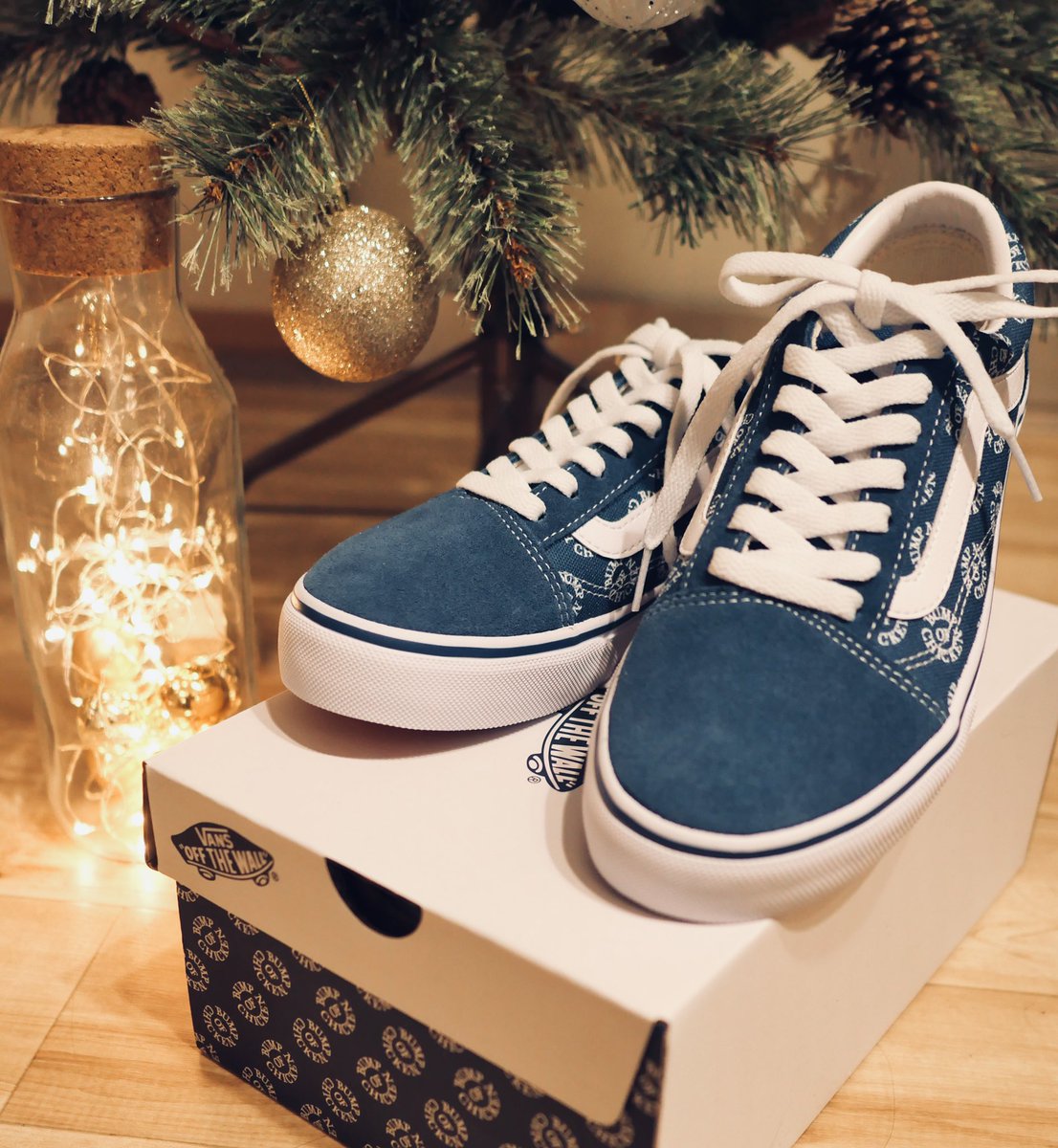 nakko_ep's tweet photo. VANS OF CHICKEN!! 
自分へのクリプレ(;O;)🎁かわいすぎる!! 履くか飾るか履くか飾るか... 

#BUMPスニーカー https://t.co/yxLTwzaRSC