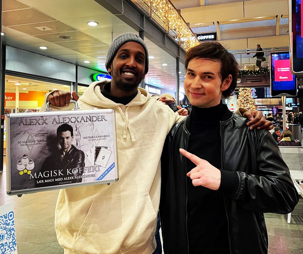 AlexxIllusion's tweet photo. Hope you’ll follow us at @tv2norge 
and the live broadcast tomorrow for UNICEFs work getting corona vaccines to people I the poorest countries in the world.

@UNICEFNorge @UNICEF #live #broadcast #oslos #oslosshopping  #jonisjosef #comedian #alexx #alexxalexxander #illusionist https://t.co/m6bnG64ofE