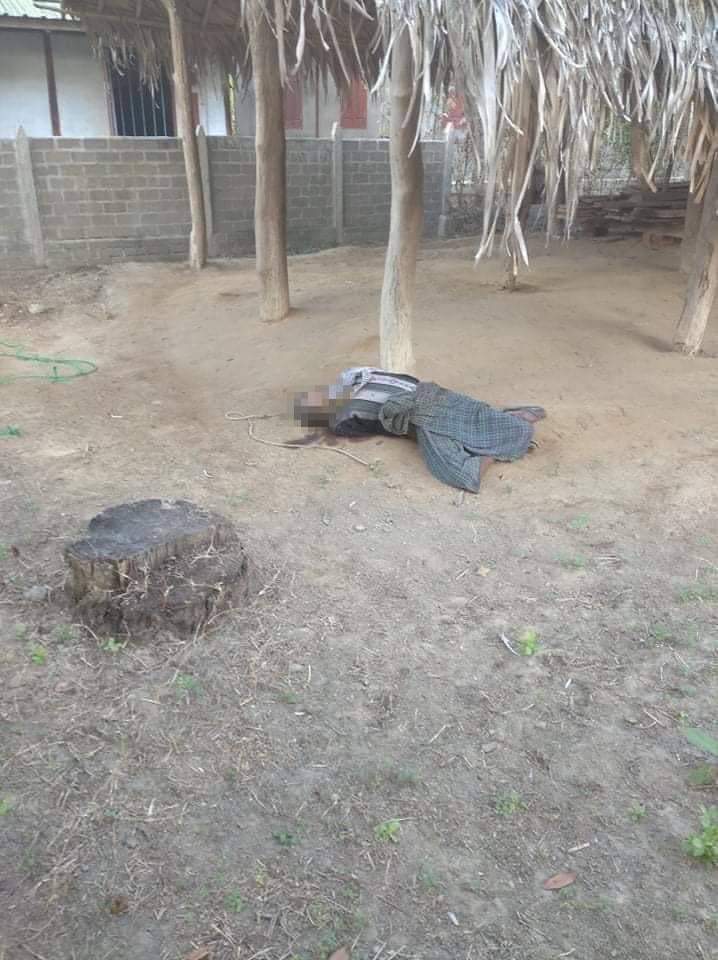 kominthike's tweet photo. Locals fled from their village when junta terrorists raided Nghatyin village, #Depayin tsp, #Sagaing region on 8 Dec evening. Six villagers returned home for feeding their cows were tied their hands behind their backs were killed by terrorists on Dec 10.
#WhatsHappeningInMyanmar https://t.co/ka7XFYygOa