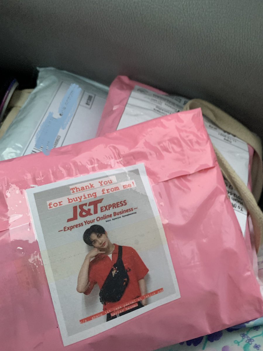 yongheestay's tweet image. #yongheeposto | #yongheeupdate

takpela abang jnt taknak pickup, saya yg drop off🥱

&amp;gt;&amp;gt; synnara albums
&amp;gt;&amp;gt; hyunjin fc pc
&amp;gt;&amp;gt; felix ver 1 ce pc (trade) 

kalau takleh track lg tggu okay. maybe belum scan~ sorry semorg lambat😭