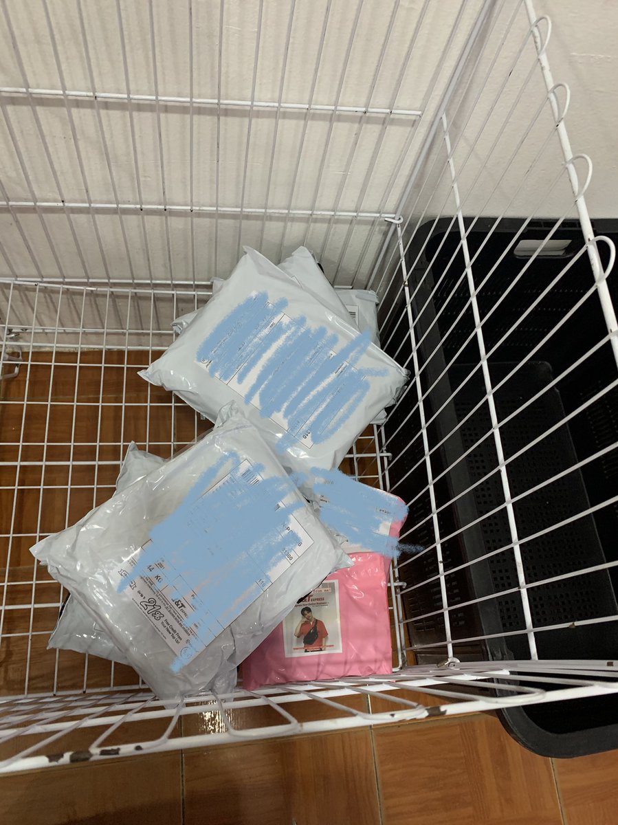 yongheestay's tweet image. #yongheeposto | #yongheeupdate

takpela abang jnt taknak pickup, saya yg drop off🥱

&amp;gt;&amp;gt; synnara albums
&amp;gt;&amp;gt; hyunjin fc pc
&amp;gt;&amp;gt; felix ver 1 ce pc (trade) 

kalau takleh track lg tggu okay. maybe belum scan~ sorry semorg lambat😭