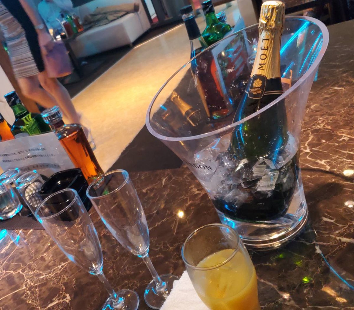 michael8_ta's tweet photo. 我ら養分軍の20時⏰は望んでもいないモエシャンを持って来られて、そっと養分軍が養分🌷たる始まりを告げる🎉 https://t.co/YyClCyM5UQ