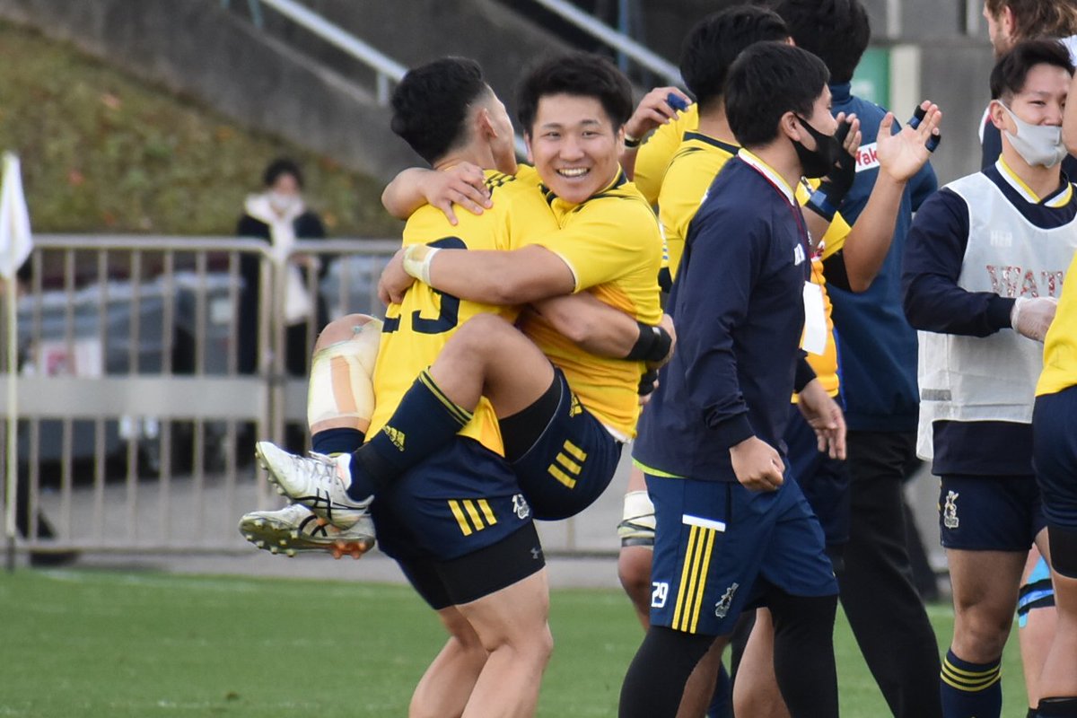 amaneyuki's tweet photo. 12.11　秩父宮
全勝優勝の喜��を全身で表現😆

#トップイーストもいいぞ 
#yakultlevins
#ヤクルトレビンズ https://t.co/8oAXQ0p3WR