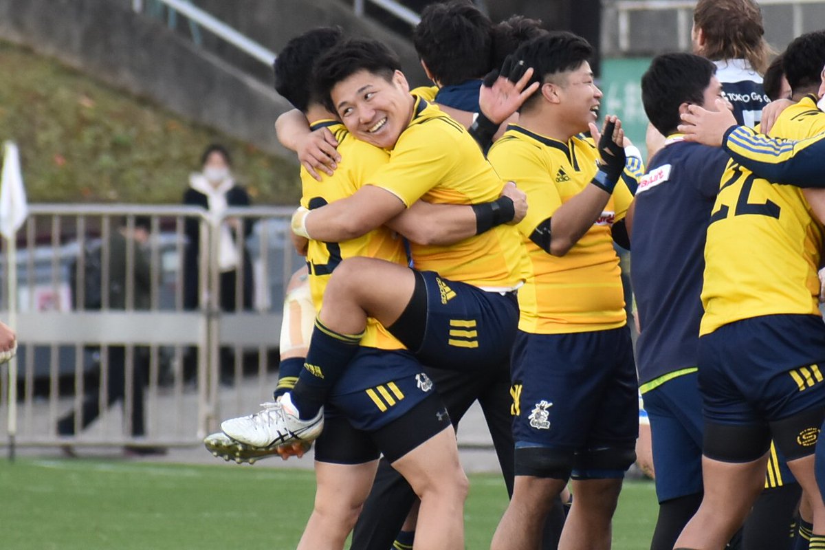 amaneyuki's tweet photo. 12.11　秩父宮
全勝優勝の喜��を全身で表現😆

#トップイーストもいいぞ 
#yakultlevins
#ヤクルトレビンズ https://t.co/8oAXQ0p3WR