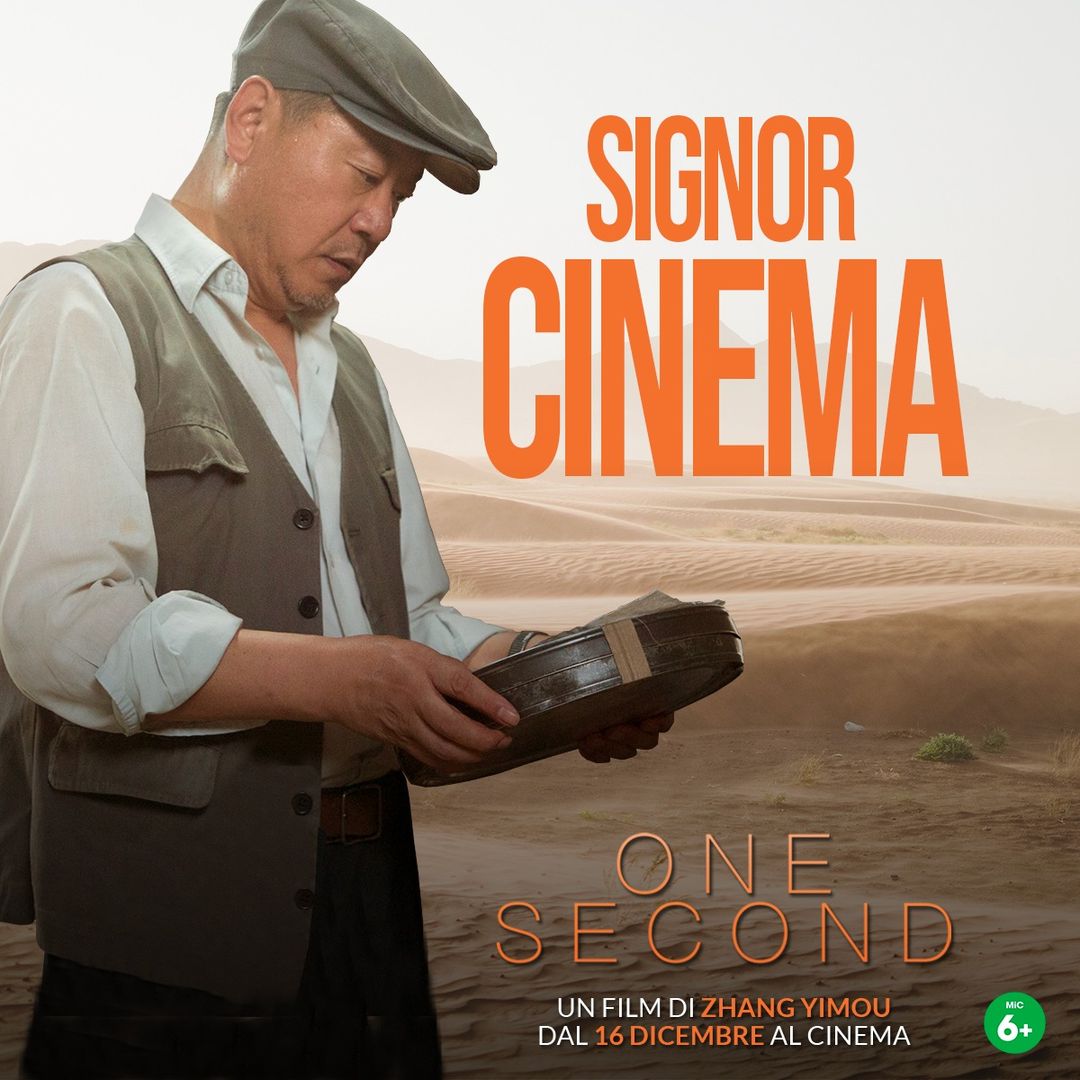 "Signor Cinema", il migliore proiezionista del collettivo, guiderà la ricostruzione di una proiezione impossibile e farà di tutto per recuperare la pellicola del cinegiornale in quanto è in gioco la sua reputazione.
"One Second"dal 16 Dicembre al #cinema.
 #OneSecond #ZhangYimou