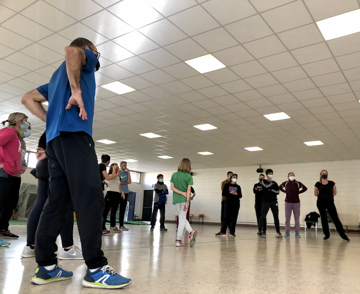 cebllob's tweet photo. El resultat del treball!!! Sou uns cracks !!! 5a Formació Coreografia’t! Estratègies per crear. #edufis #coreografia #cebllob https://t.co/rOx7BTvEHA