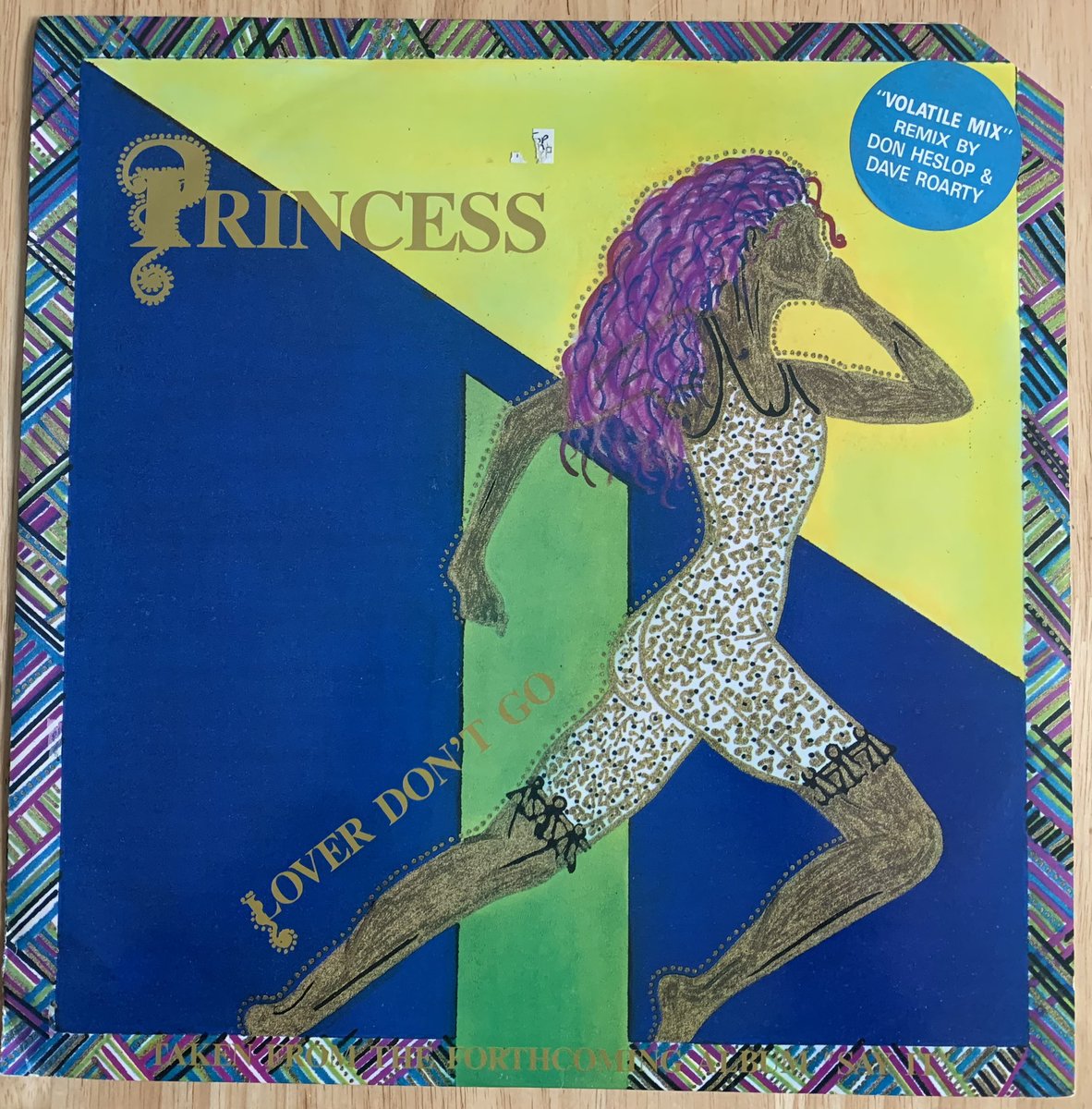 Poplifer73's tweet image. I went to that second hand record shop this morning and amazingly it was still there!!!!! @ChartBeatsAU @MrMattDenby @MRSSLEAZE for 50p!!!!!!!!!!!!!!!!!!!!!!  
So I obviously bought it!!!
@HRSPrincess 
#ChartbeatsAU #Princess #VinylFind