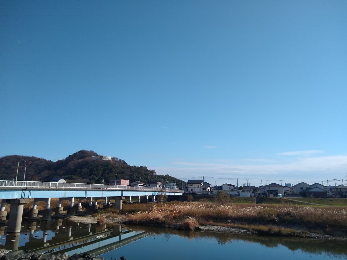 tatak_tarky's tweet photo. 今日は「月までは行けないけど加古川までなら」と目標を設定しユルユルと走ってきました。志方神吉方面で #ユニバル さんと #ミムラボ さんを探してうろうろ。迷った挙句、ユニバルさんの閉店少し前にゴール。IDATENソックス購入しました。
#加古川マラソン の #RunToTheMoon も300kmまで頑張るぞ https://t.co/kP7ZfE6bZY