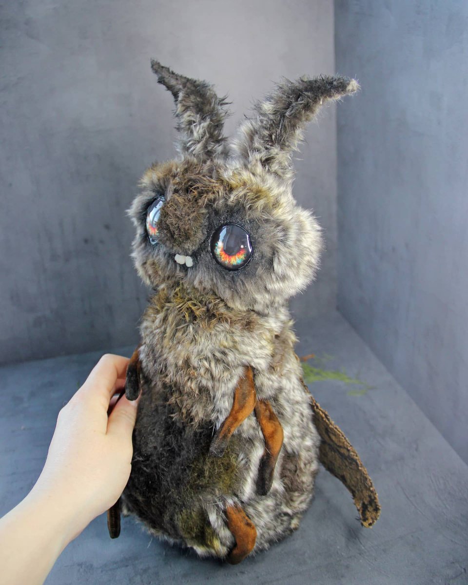 Daryina_art's tweet photo. Big moth pdf 🦋 Sewing Pattern toy. available on Etsy shop9$
What will you need:Artificial fur,scissors, glass eyes, super glue, syntepon,thick fabric for wings, velvet fabric for paws, wire, threads in the color of fur, polymer clay. #sewing #sewingpattern #moth #mothplush https://t.co/cNcSN664GY