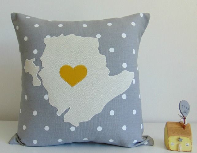 alifesewsimple's tweet photo. There's still to give the gift of Anglesey, with a selection of designs in stock and ready to post, but be quick my shop closes this coming Monday #Anglesey #NorthWales 
https://t.co/Rgo6G0OQmW https://t.co/kFG7c2qa0C