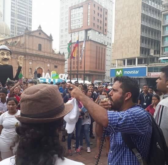 paeubega's tweet photo. #GarantiasParaAlfredoMondragon es lo que exigimos jóvenes aprendices y egresados del SENA que nos sentimos representados por un líder social como @AlfreMondragon. ¿De qué otra manera se puede pensar en el @PoloDemocratico si no es respetando estos liderazgos? https://t.co/Xoq41Ueed4