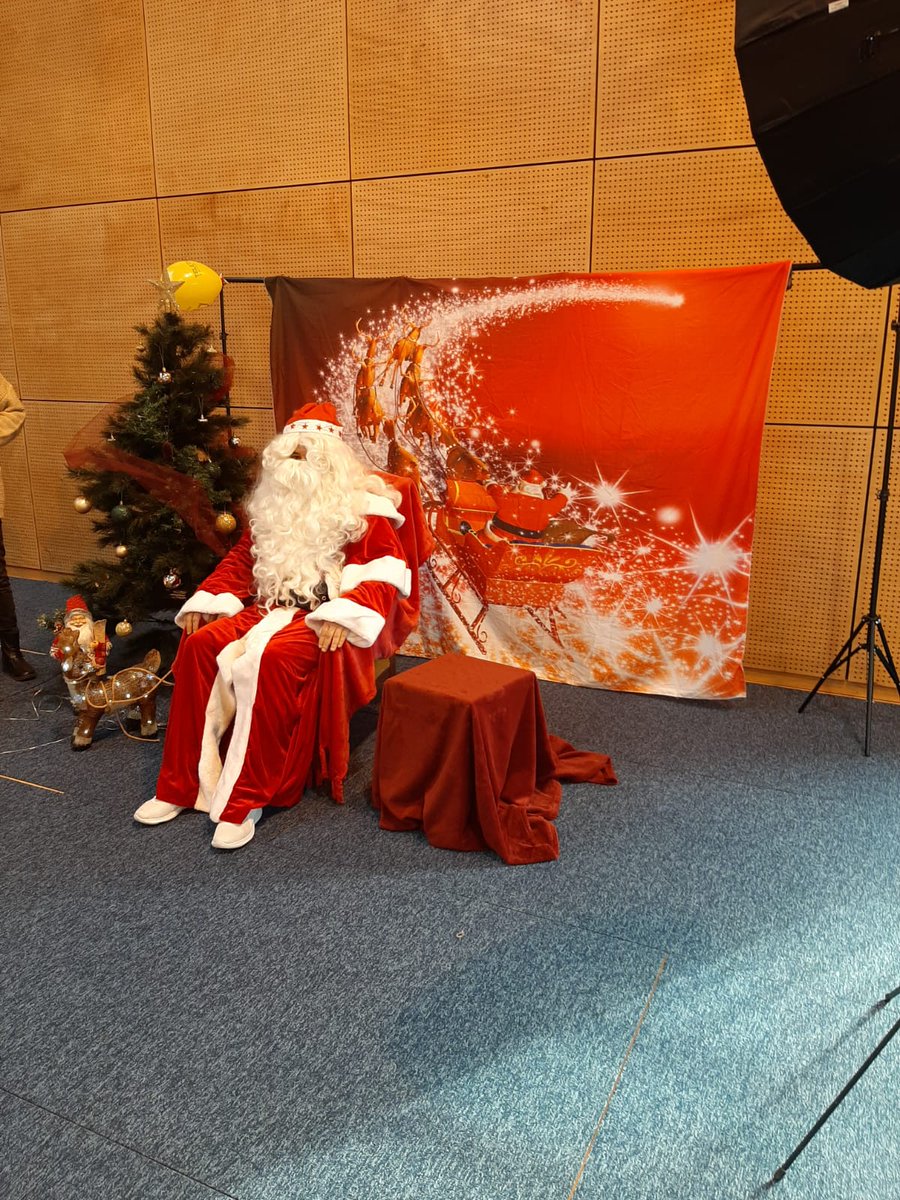 Le Père Noël est de passage au Vide-greniers des enfants,  au gymnase Robert Pandraud. 
N'hésitez pas à aller le voir pour vous faire prendre en photo avec lui ! 
#telethon2021 #lumieresurletelethon #Téléthon93 #Villemomble