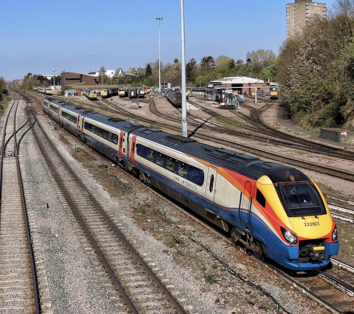 EastMidRailway's tweet image. A wonderful capture by (IG)acrailways of one of our Meridian's approaching Leicester 😍

#YesEMR