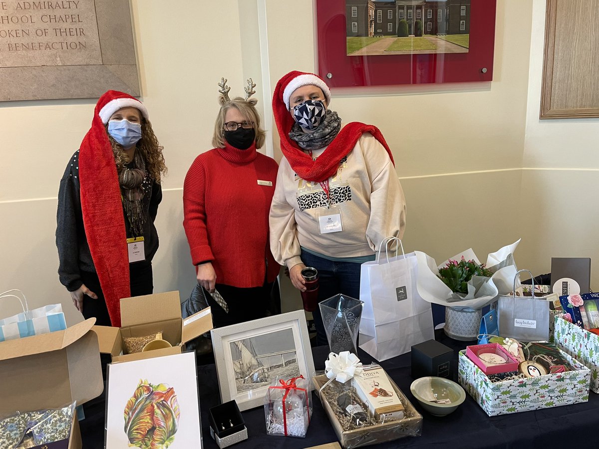 Car park is filling up. Our dancing Santas are a hit! <a href="/RHSSuffolk/">Royal Hospital School</a> #partofRHS