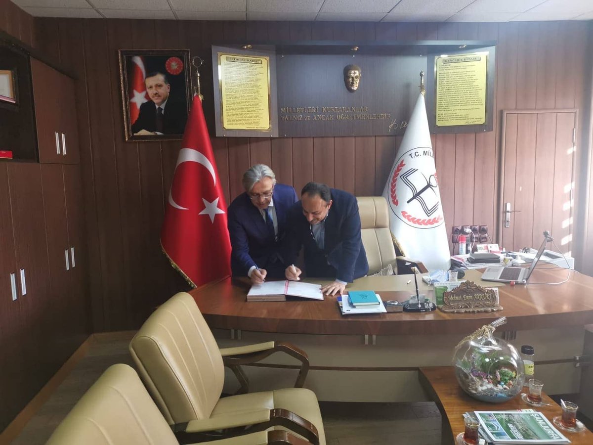 eyuder's tweet photo. EYUDER ile @KilisMem arasında eğitimde iş birliği protokolü imzalandı.
Protokol imza törenine Genel Başkanımız Sn. Dr. @ademcilek, Kilis İl Temsilcimiz Sn.@MustafaSalcan13 , İl Yönetim Kurulu Üyelerimiz ve Kilis İl Milli Eğitim Müdürü Sn. Mehmet Emin Akkurt katılım sağladılar. https://t.co/oTmzMTk6t2