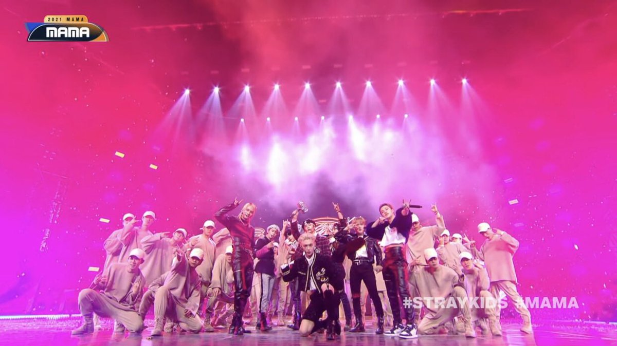 ohssey's tweet photo. вам тоже мало??? #MAMA2021_StrayKids https://t.co/rhNhTpjEZh