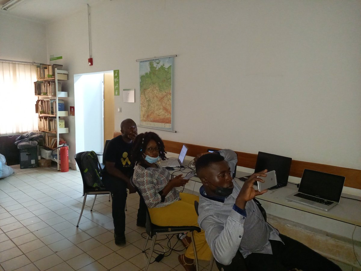 WikimediaCM's tweet image. #QuickStatements apparaît  omme un des outils les plus aisés de téléchargement de plusieurs données sur #Wikidata. Il fait être scrupuleux dans la rédaction du code et des éléments. 
Il est possible de recharger du texte, du son et même des photos grâce à #wikidata