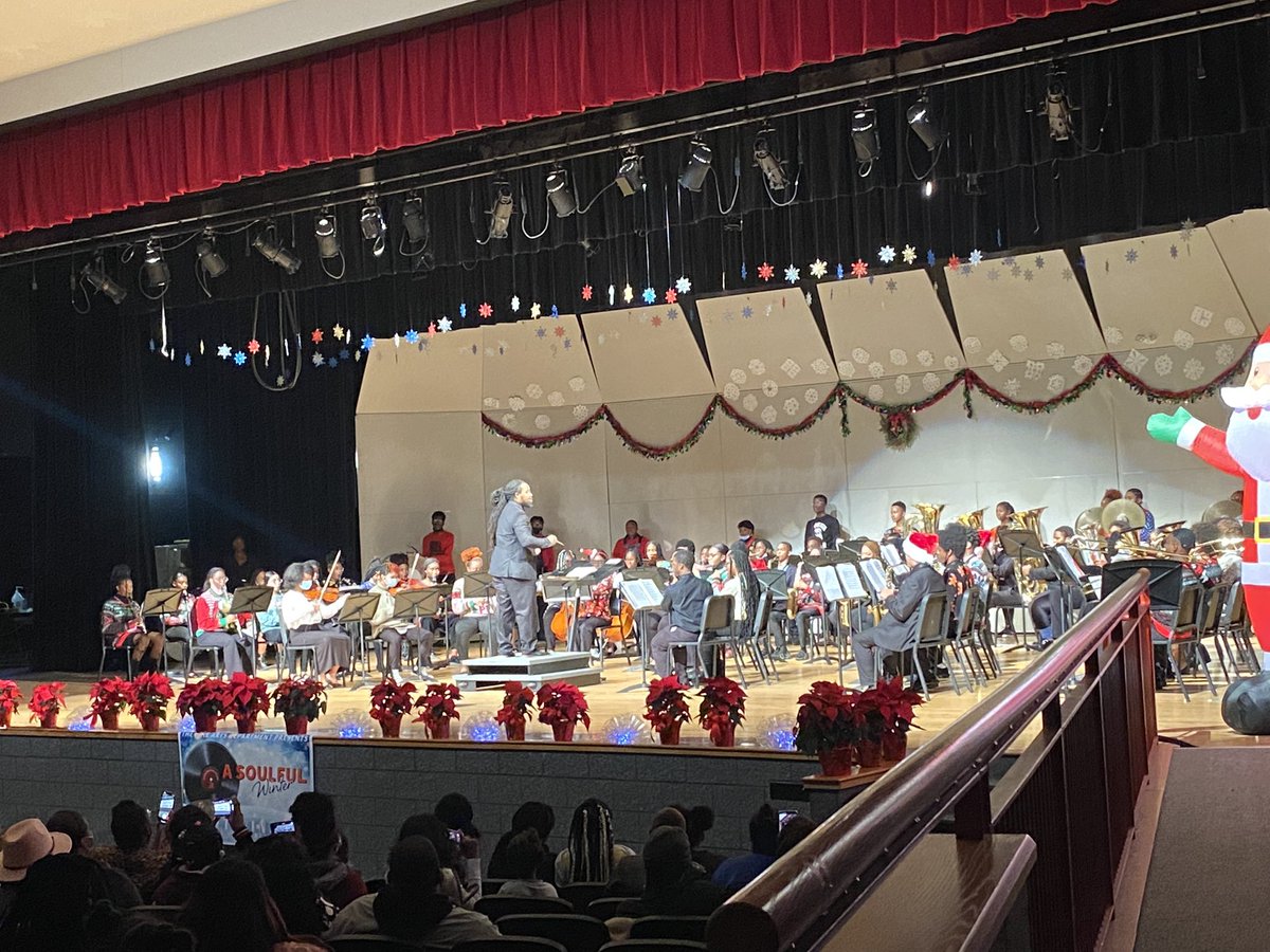 LetsGoghSkeete's tweet photo. Thursday night was amazing! We packed out the auditorium and our students did such a great job! Thank you to everyone who came out to support our department 🥰💜 #BHSFAD @BannekerFAD https://t.co/W9VdLmz3Pn