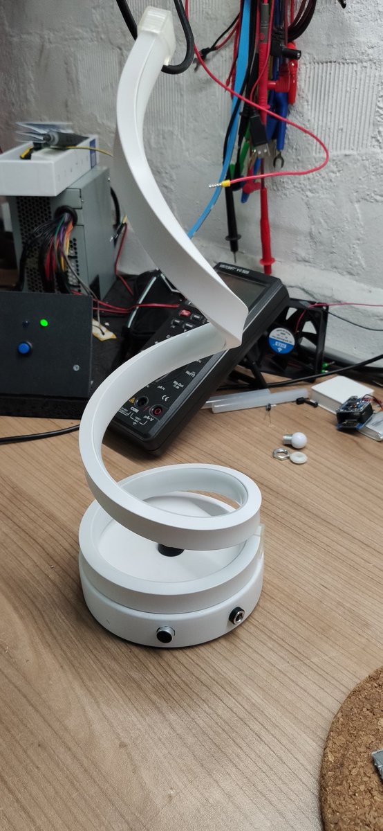 pbl0m's tweet image. Done 😎💪
With the Power of kapton tape and hot glue a standad lamp turns into a #diy #WLED & #DigUno driven custom sound reactive desk lamp 🚥💡⚡🔊