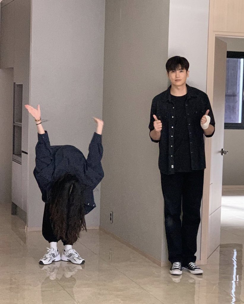 intosaehyun's tweet photo. hyo joo knew we all needed this after #HappinessEp12 #HappinessFinale 

we love you hyo joo and hyung sik <333 thank you for the giving us the best six weekends :)) https://t.co/xPqJPnw6cM