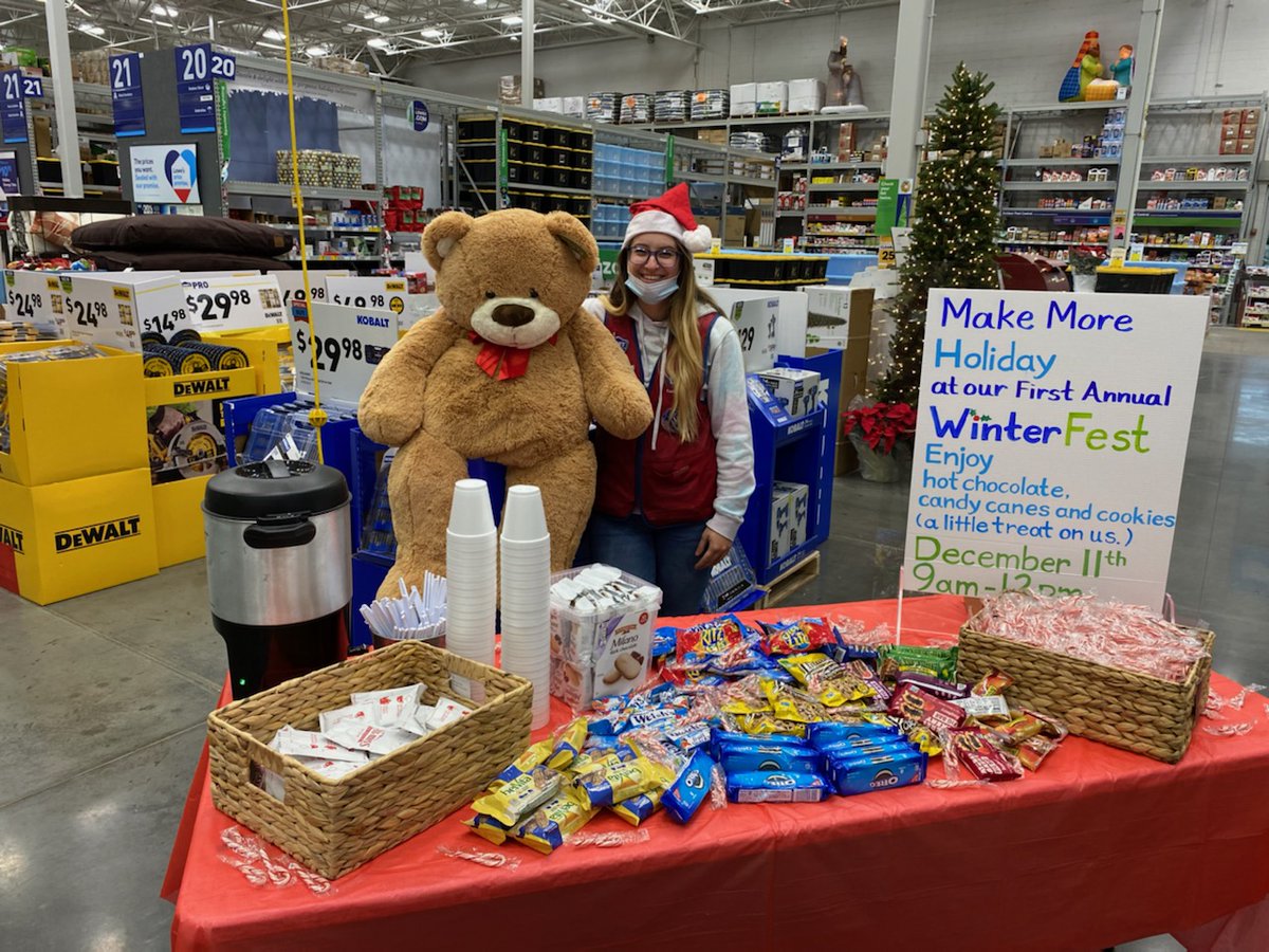 Fishon2612's tweet photo. Winterfest is in full effect!!! Customers are just loving the holiday spirit at Riverhead Lowe's. #hotcoca #candycanes #cookies #snacks #winterfest Come on down and check us out!! https://t.co/ldWBOdpkPH