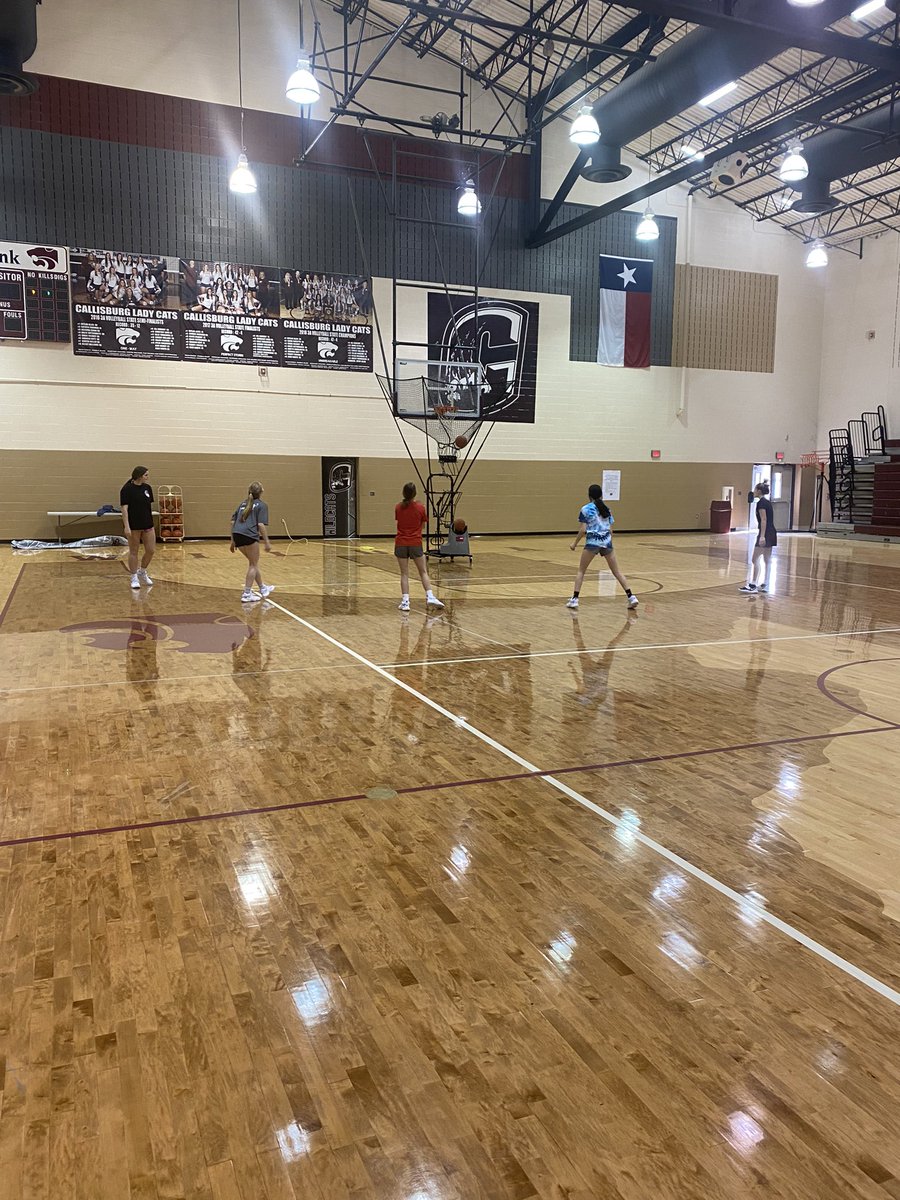 🏀 Tough loss last night. But up and on the wood again this morning! 🏀 #dowork #together