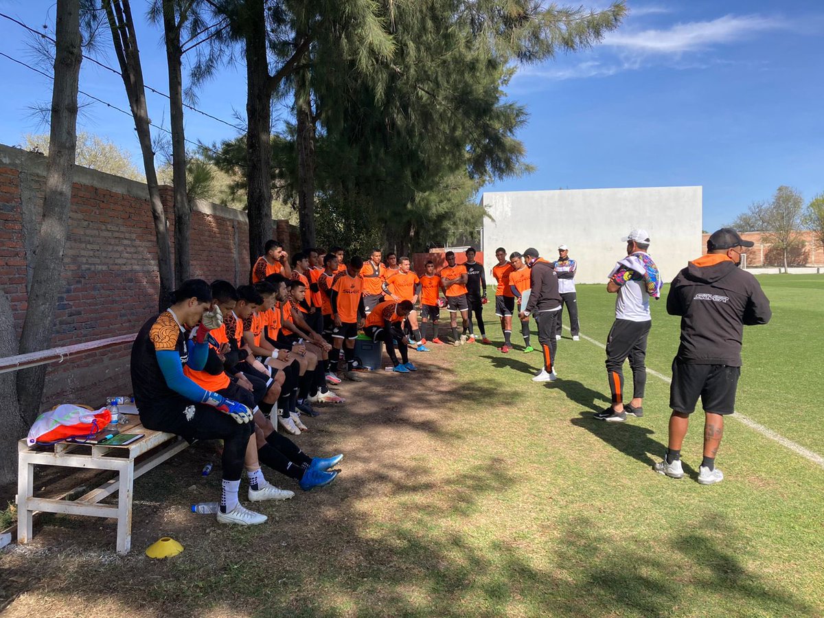 AlebrijesOaxaca's tweet photo. #NecVsAle 1T ⏰ 

Termina el primer tiempo con ventaja para los rayos ⚡️ 2-1 

#PretemporadAlebrije💪🏼🦗

#AlebrijesEsOaxaca💚🖤🧡 
#Alebrijes🦗 https://t.co/jb8JxNVwUh