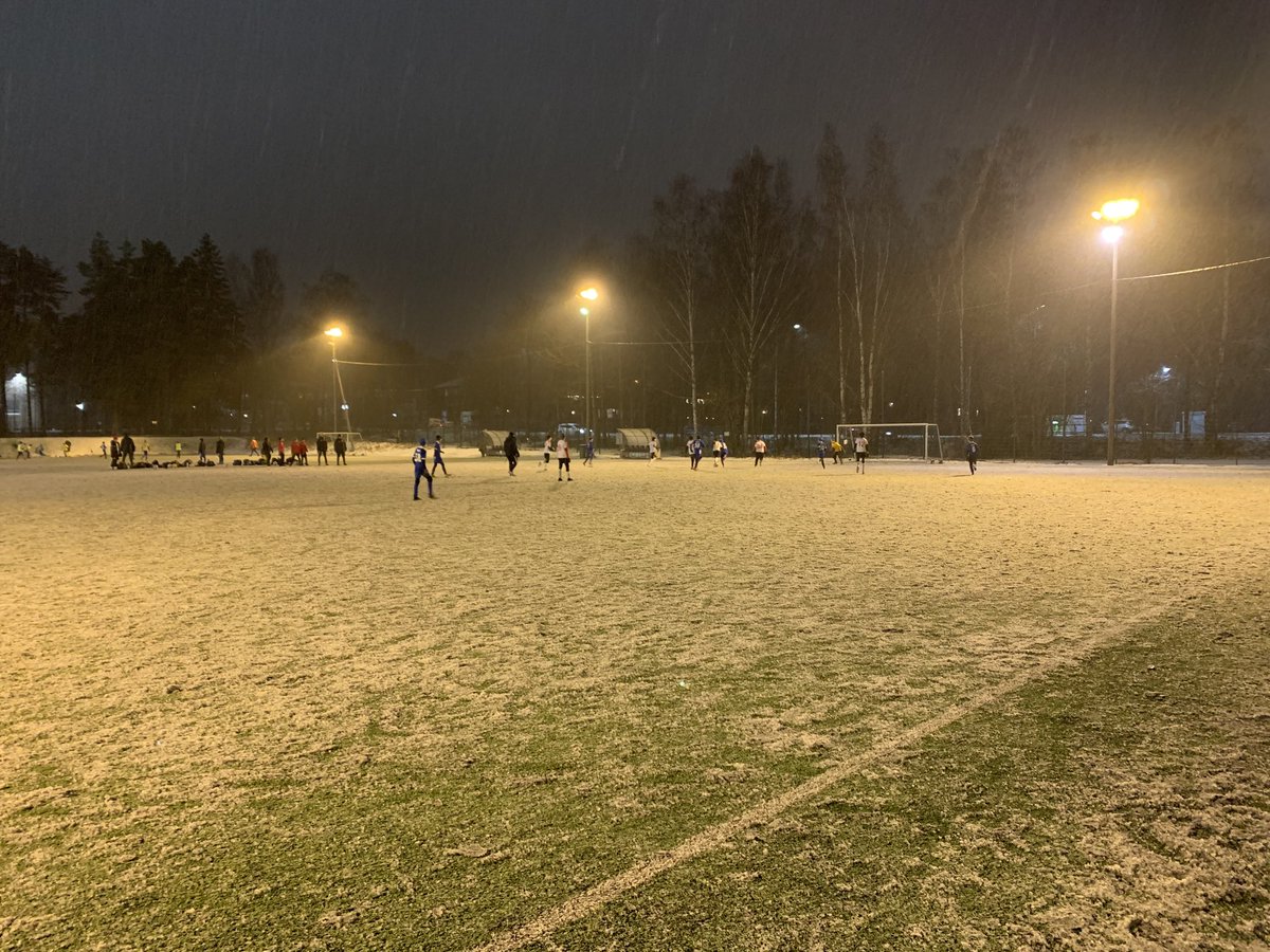 MikkoPunakivi's tweet photo. #HooGee-#VJS 3-0 tilanteessa ja keli suosii 😶‍🌫️⚽️ https://t.co/ioh2AilYFD