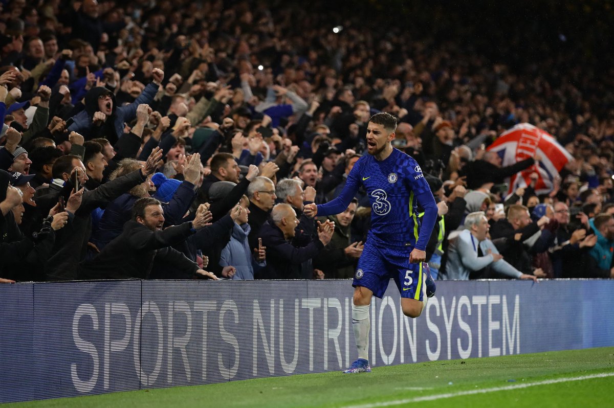 premierleague's tweet image. FULL-TIME Chelsea 3-2 Leeds

The hosts battle back through goals from Mason Mount and Jorginho (2) to claim the win

#CHELEE