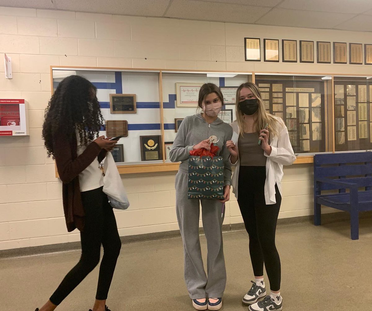 PaulKaneHS's tweet photo. The Student’s Union has all sorts of fun activities happening in the last few days before Christmas; here is the chaos of kids running to get the prize! #almosttrampled #laughter #countingdown 🎄 https://t.co/TDRaYLa6YD