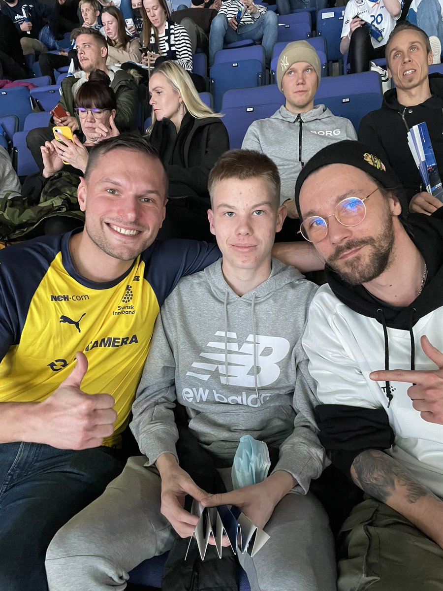 3-2 for Sweden going into the 3rd period in the World Championship final in floorball! A pleasure to watch the game with two great friends! (Also NHL streamers) 🐐🐐 <a href="/sopulii04/">Lauri Enström</a> <a href="/matireemo/">matireemo</a> 🇸🇪🇫🇮
