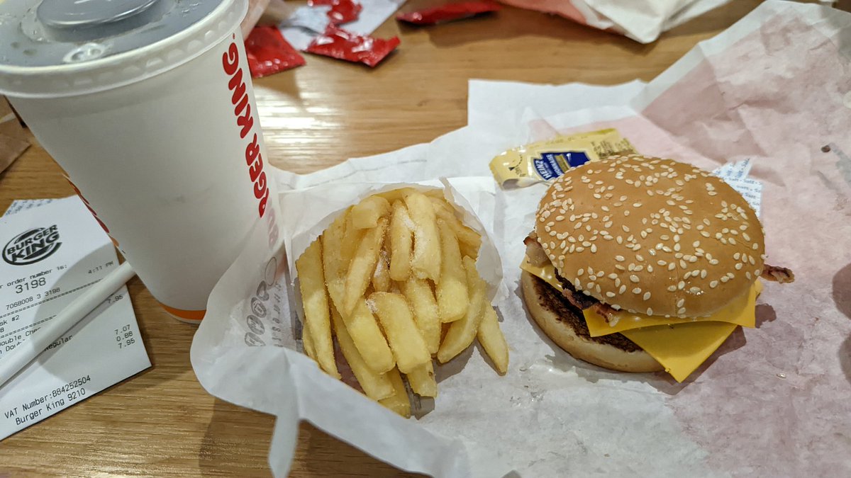 Sunset_Twilight's tweet photo. Not very often I have a burger king but that was good, better than maccy ds ๐คข. Stop off for food at a services as apparently eating is cheating when drinking ๐ฅณ๐ #pissup #worksxmasdo https://t.co/Gu3LJoQmNN