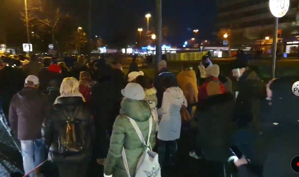 Iwonka79's tweet photo. Köln Marschiert https://t.co/ce4phUG8dl