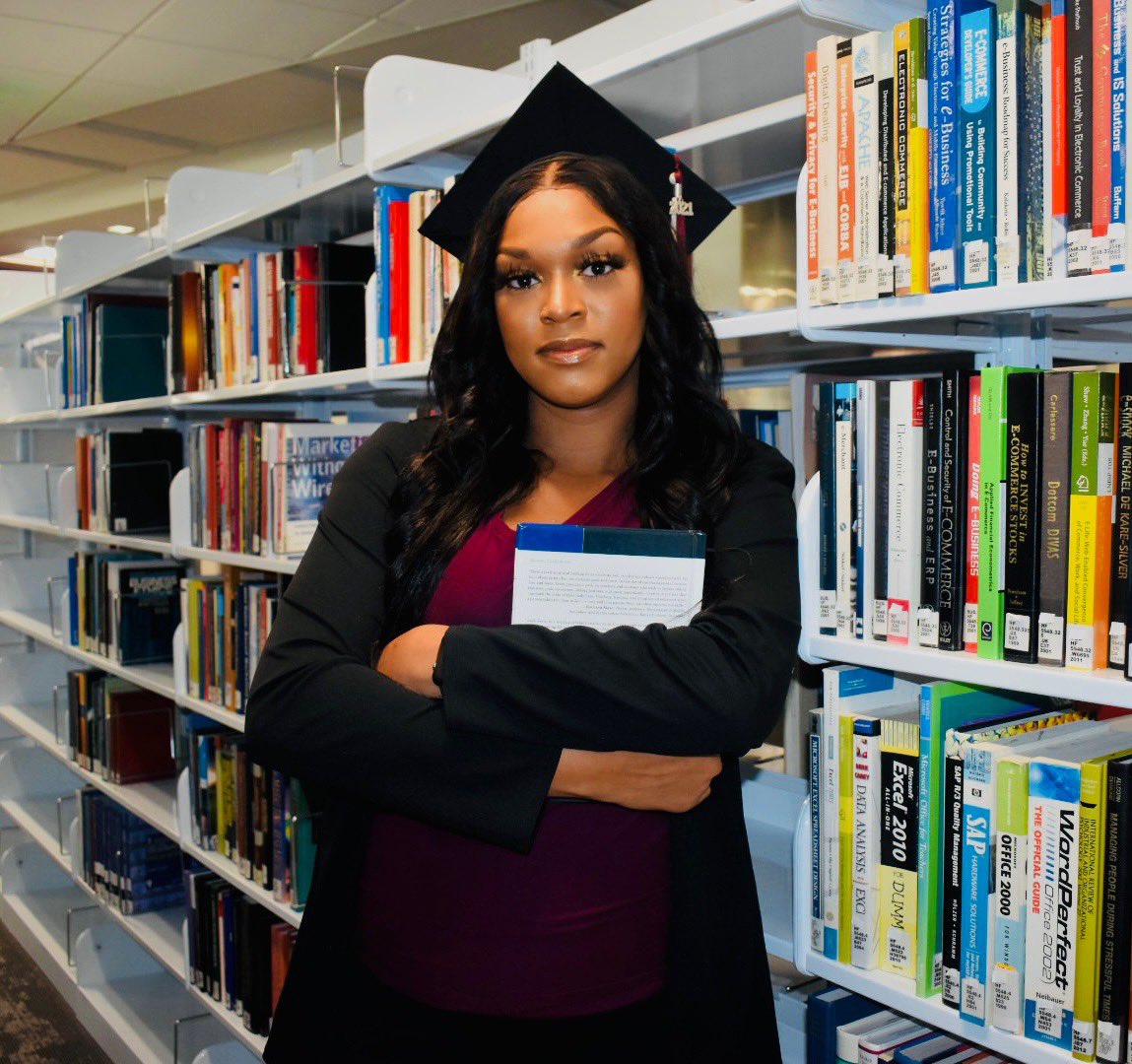 _genaeeee_'s tweet photo. December 11, 2021, I graduated from THEE illustrious Texas Southern University with my Bachelors of Business Administration in Management 🐯 Thank you family and friends for encouraging me and for all the support throughout this journey💗
This tiger is officially out🥳#tsu21grad https://t.co/p7nvMXwpCb