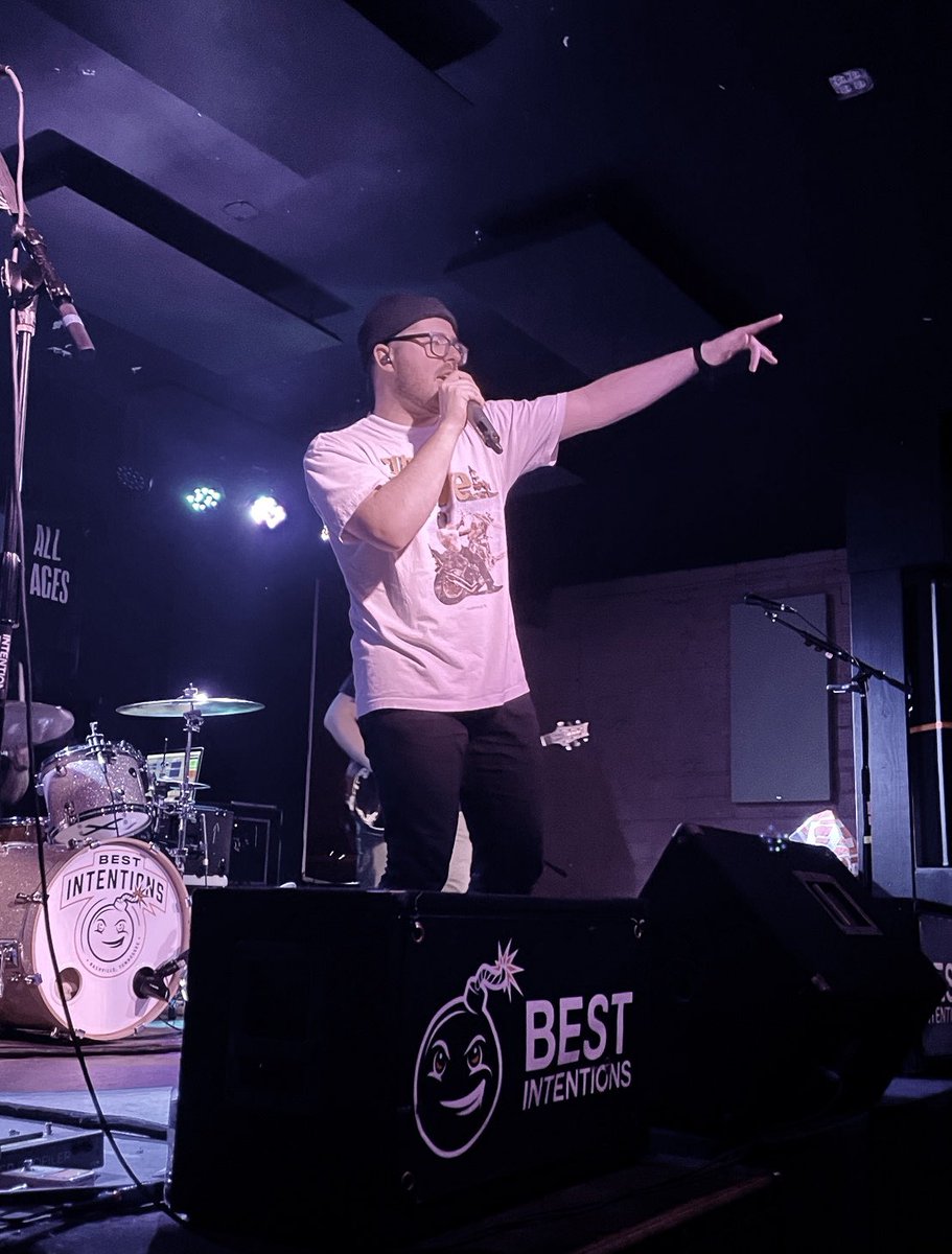 bestintentionsm's tweet photo. Indianapolis was fun! Tonight is the LAST BI SHOW OF THE YEAR, and @wtssil is gonna pop off. Evolution Music in Downers Grove, IL. Come party w us! https://t.co/2jO3IBW5Rr