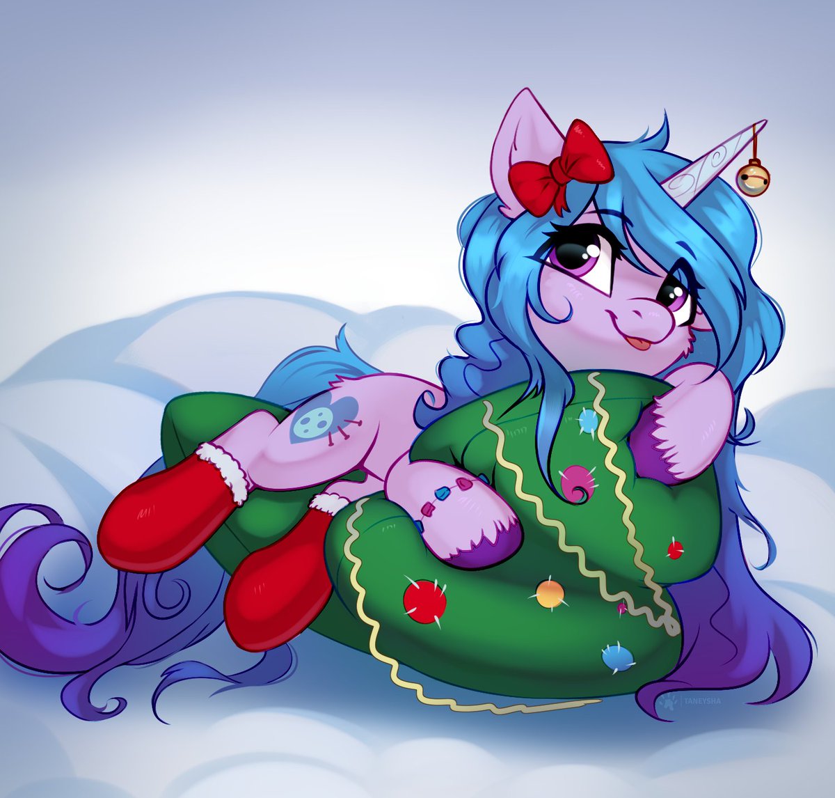 taneysha3's tweet photo. Izzy is a new Christmas pony🎄
#IzzyMoonbow #mlpg5 #pony #MLP #Unicorn #ChristmasTree #christmas https://t.co/n6o4fAmGPE