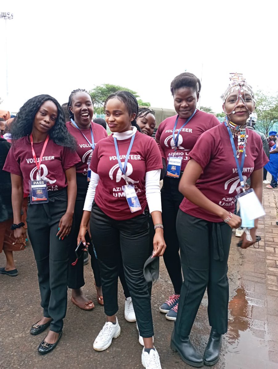 Himizo6's tweet photo. The @TheODMparty Young Captains were not left out!
These University students volunteered to make Azimio La Umoja event a success. Itβs all out for @RailaOdinga #UniversityEdition #GenerationEquality https://t.co/U9JNNHKPAm