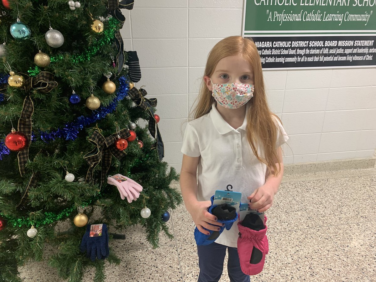 StEdwardKings2's tweet photo. More mittens for the @communitycwn Mitten Tree!  Thank you Grace and Henry! @niagaracatholic @StEdwardKings2 @KateMorin20 https://t.co/m2fOgGCKtC