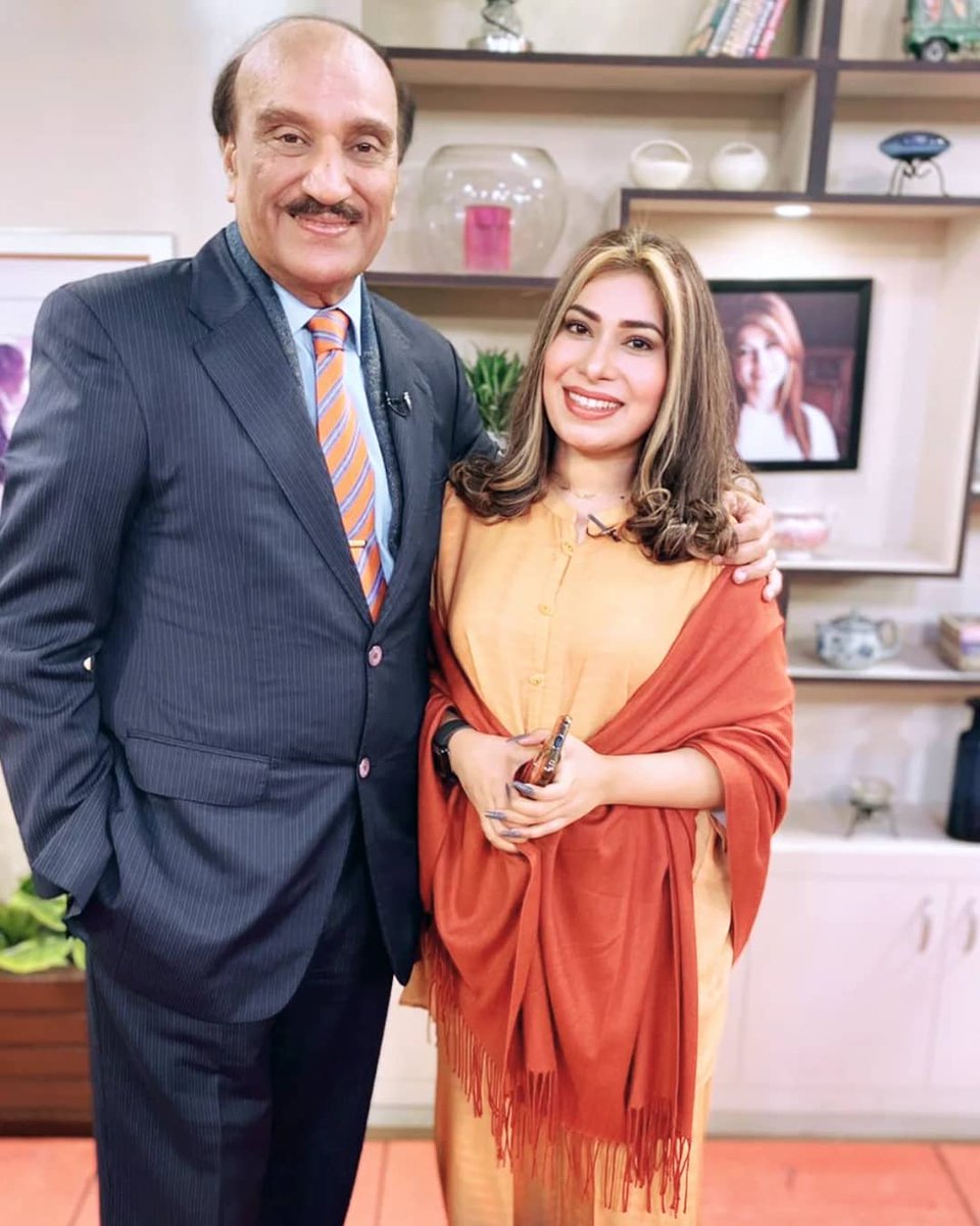 hussynofficial's tweet photo. THE MISHI KHAN SHOW 

HOST Mishi Khan 
GUSETS 
Khwaja Najamul Hassan
 
Hanooq Ashraf ( Singer) @hanooqashraf  @mishikhanofficial2 @kay2_tv__official

#Kay2TV #K2 #model #singer #rubabsinger #photography  #kay2entertainmentshow #kay2tvshow #kay2show #lifestyle #pakistan #aure https://t.co/3IOM4di5Tx