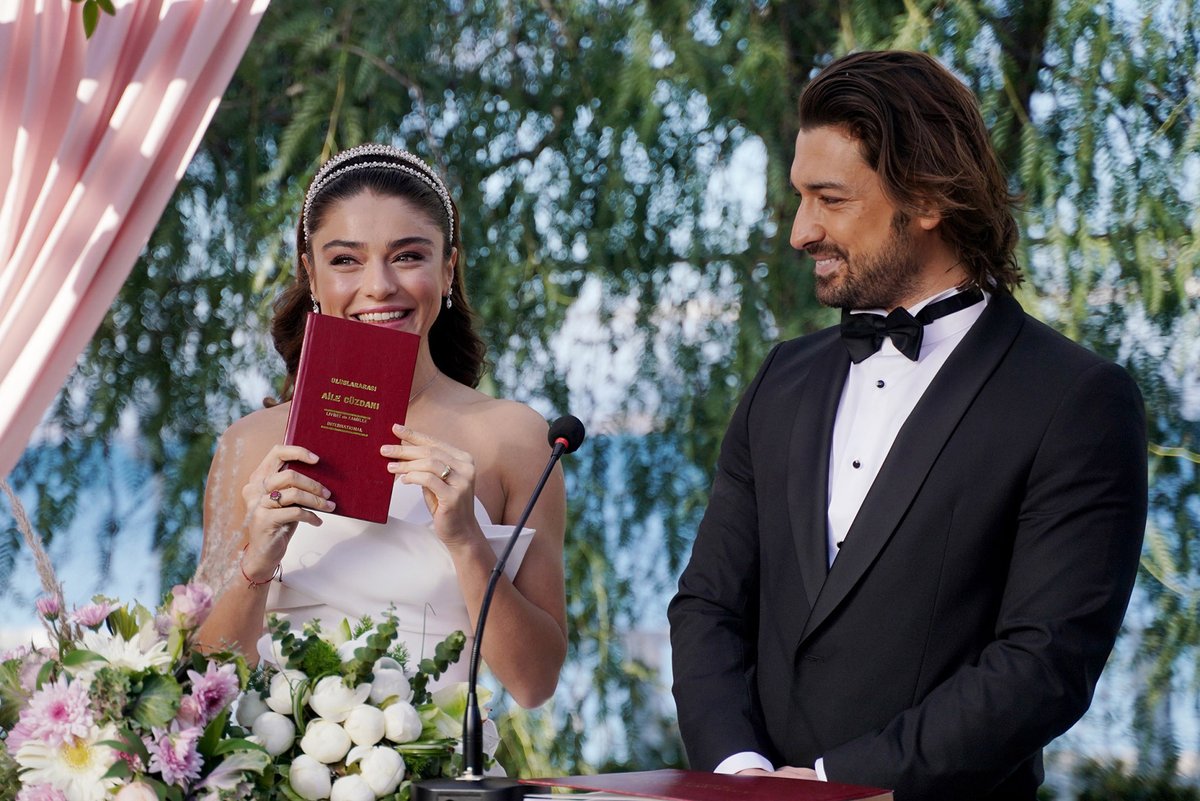 dizilah's tweet photo. Are we ready to say goodbye, #AdaMasalı fam? 

Ah, how much we’ll miss #PoyHaz 😭💙

#adamasalıveda https://t.co/VLxQDLfkyl