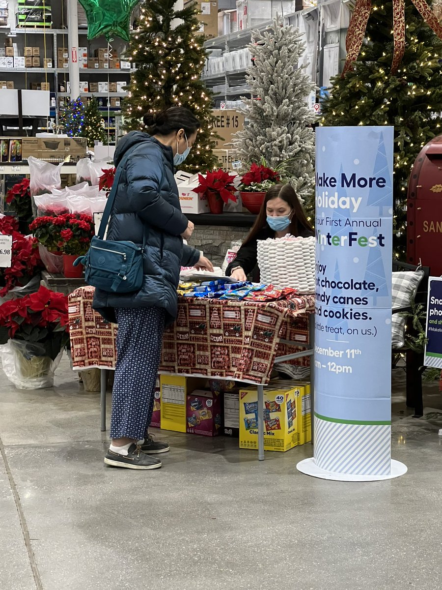 eab0409's tweet photo. Lowes 0720 Winterfest event 2021 @BlueBoxR1 @LauraG813R1 @lwcoldiron @BenitoKomadina https://t.co/RNTBxeMWCZ