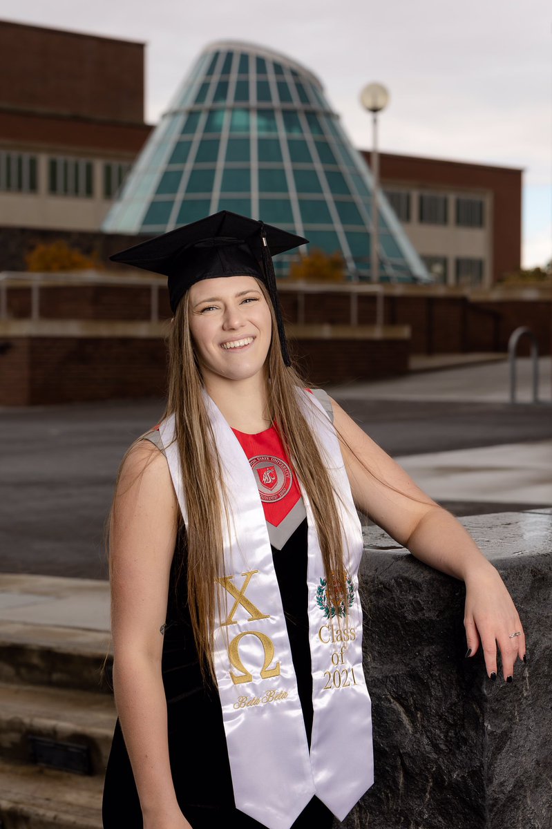 mattpo's tweet photo. We are so proud of our #CougGrad @maytmpowell.  So happy about what you have achieved and excited about your future. We love you! https://t.co/rwcNCbCvFD