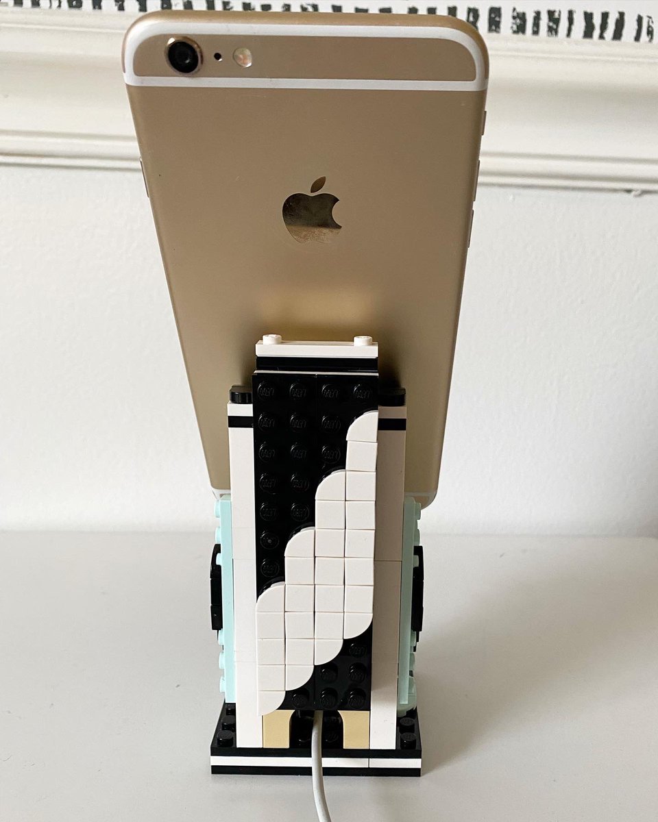 nataliecleve's tweet photo. #sponsored #LEGOpartner | If you like to make gifts, what about making a cell phone holder out of @LEGO bricks! I used the picture hanger piece as a pass through for the cable so it doesn’t get bent and angled bricks so the phone can lean back. https://t.co/0ucNrPJkC7