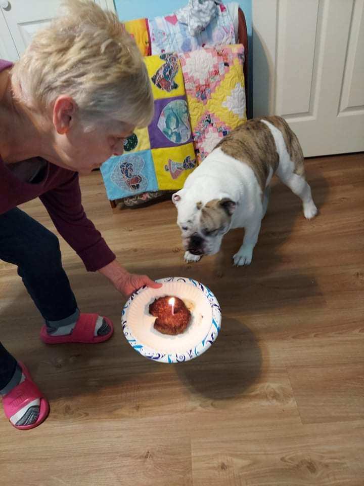 My grandmother made me a hamburger cake for my 5th birthday that was Thursday the 9th. 🥳